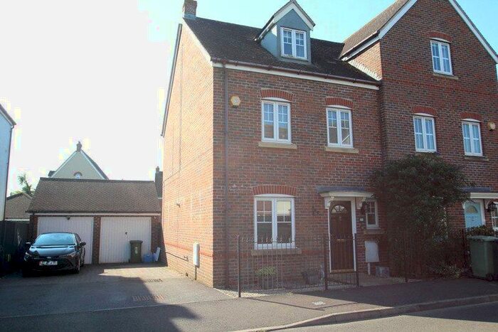 4 Bedroom Semi-Detached House To Rent In Beech Way, Angmering, Littlehampton, West Sussex, BN16