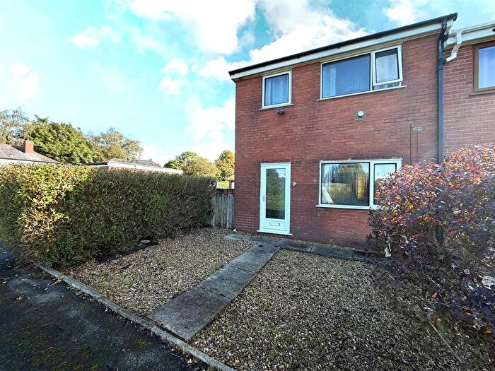 2 Bedroom End Terrace House For Sale In Lower Southfield, Westhoughton, Bolton, BL5