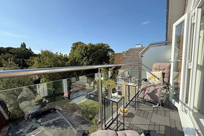 2 Bedroom Apartment For Sale In Wimborne Road, Bournemouth, BH2