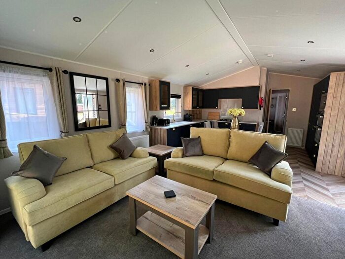 2 Bedroom Lodge For Sale In Butterwick Road, Scunthorpe, DN17