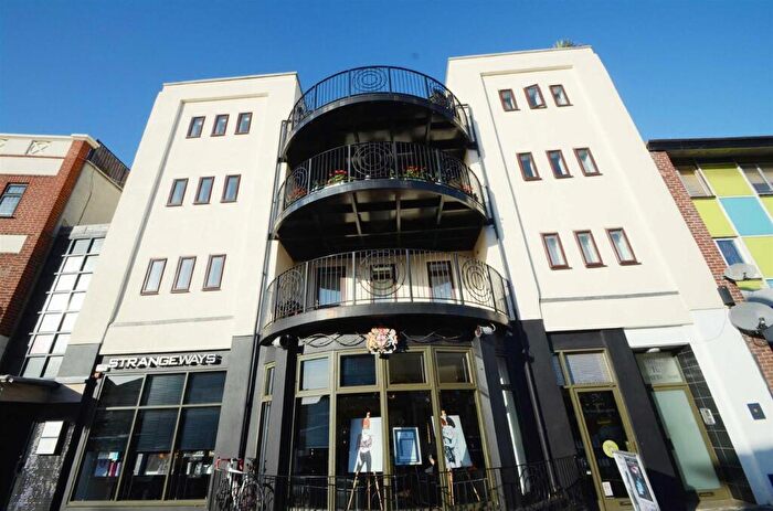 2 Bedroom Flat To Rent In Stirling Hall, Elm Road, Leigh-On-Sea, SS9