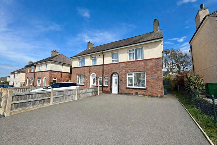 3 Bedroom House For Sale In Lon Y Glyder, Bangor, LL57