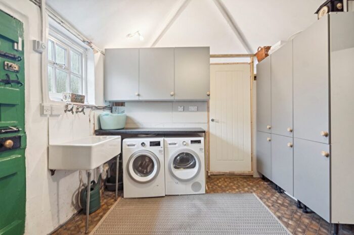 3 Bedroom End Of Terrace House For Sale In High Street, Amersham, Buckinghamshire, HP7