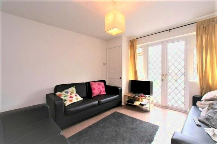 4 Bedroom Town House To Rent In Swanfield, London, E2