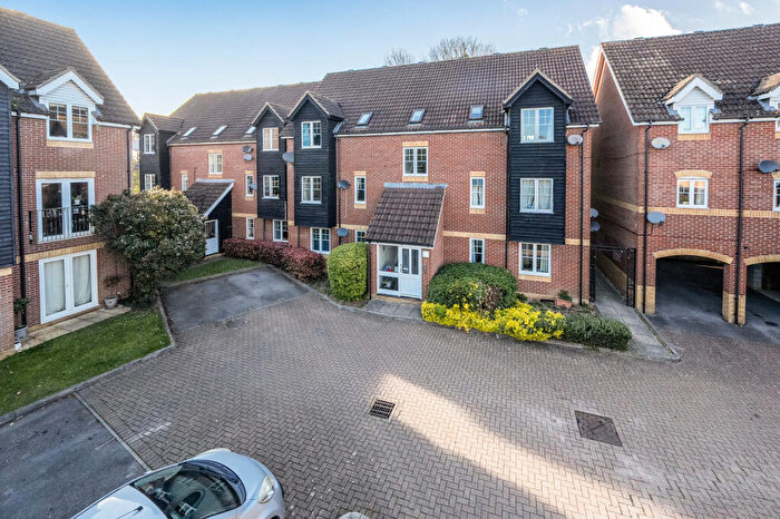 2 Bedroom Flat For Sale In Gould Close, Newbury, RG14