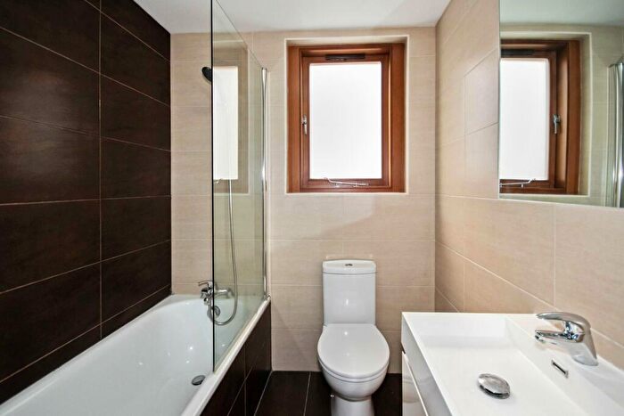 2 Bedroom Flat For Sale In Flat, Oliver Road, London, E10