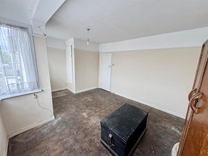 3 Bedroom Terraced House For Sale In Ockley Road, Croydon, CR0