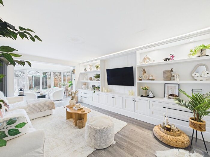 4 Bedroom Detached House For Sale In Nuffield Close, Worcester, Worcestershire, WR2