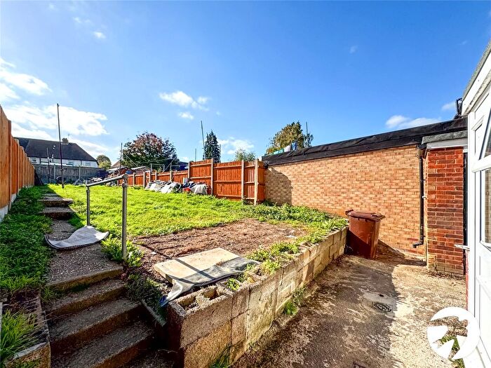 3 Bedroom End Of Terrace House For Sale In Lower Road, Maidstone, Kent, ME15