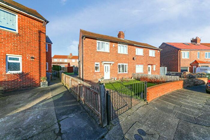 2 Bedroom Semi Detached House For Sale In Farne Road, Palmersville, NE12