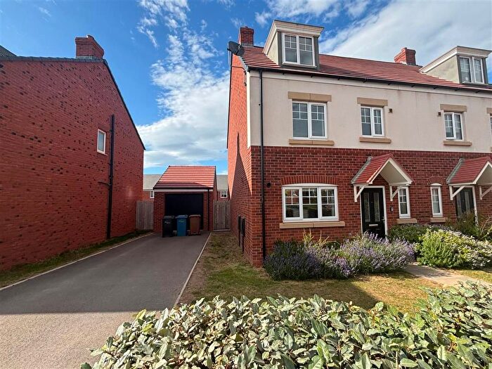 4 Bedroom Property To Rent In Baker Way, Lichfield, WS14