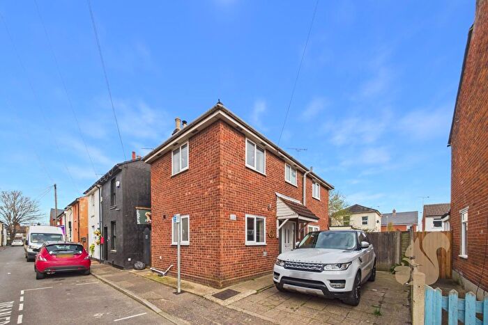 3 Bedroom Detached House To Rent In New Park Street, Colchester, CO1