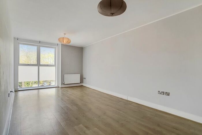 2 Bedroom Flat To Rent In Garratt Lane, London, SW18