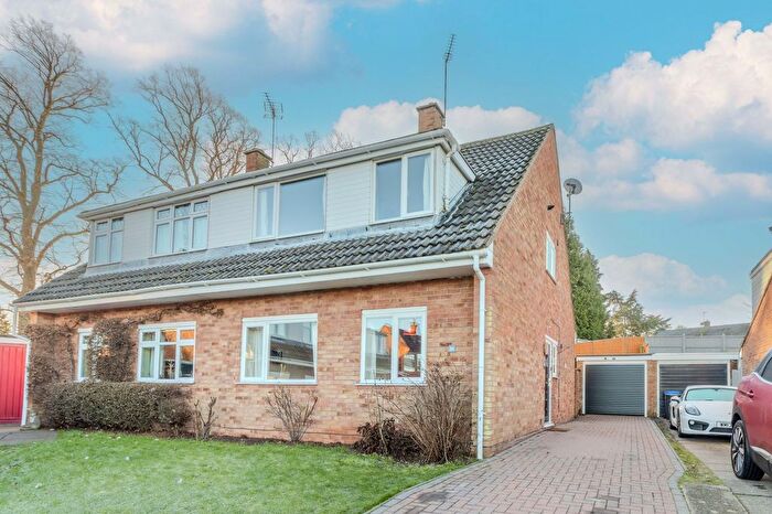 3 Bedroom Semi Detached House For Sale In Croft Close, Bishops Tachbrook, CV33