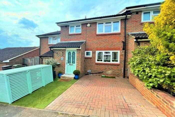 3 Bedroom Property To Rent In Woodside Road, Guildford, GU2