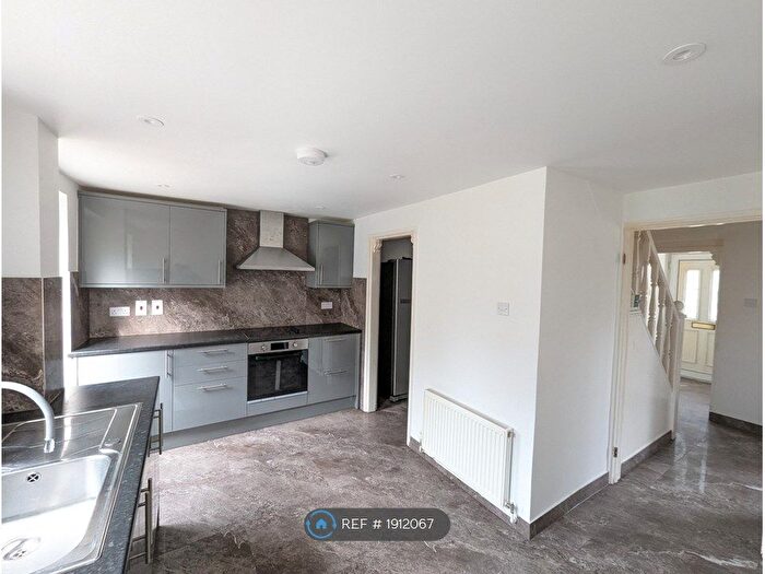 3 Bedroom End Of Terrace House To Rent In Wellington Drive, Bracknell, RG12