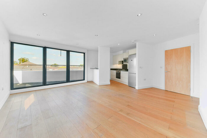 2 Bedroom Apartment To Rent In Surbiton Hill Road, KT6