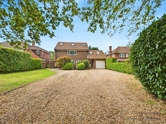 5 Bedroom Detached House For Sale In Maiden Erlegh Drive, Earley, Reading, Berkshire, RG6
