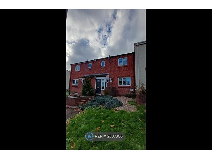 3 Bedroom Terraced House To Rent In High Trees Close, Redditch, B98