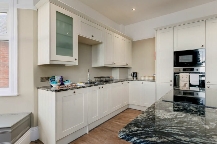 2 Bedroom Apartment To Rent In Park Lake Road, Poole, BH15