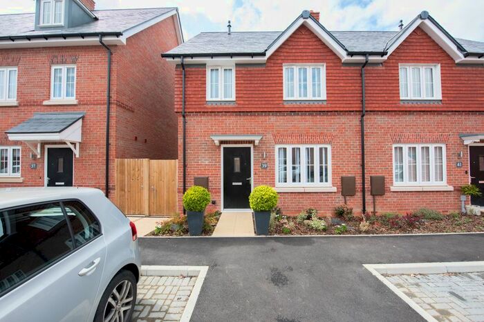 3 Bedroom Semi-Detached House To Rent In New Bridge Road, Cranleigh, Surrey, GU6