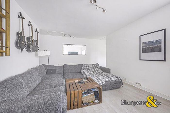 2 Bedroom Flat For Sale In Montpelier Avenue, Bexley, DA5