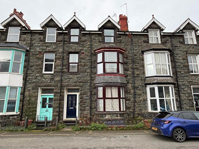 7 Bedroom Terraced House For Sale In Marine Road, Barmouth, LL42