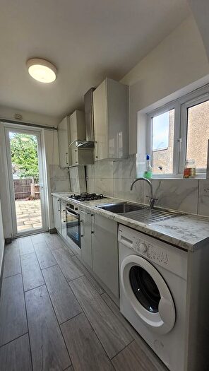 2 Bedroom Flat To Rent In Drayton Road, London, London, N17