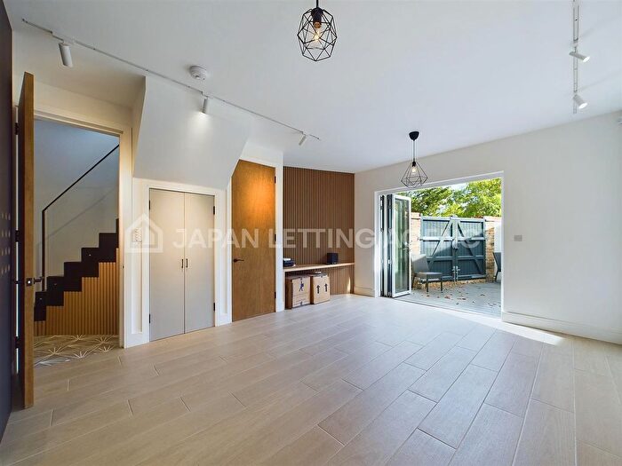 3 Bedroom End Of Terrace House To Rent In Acton Lane, London, W3