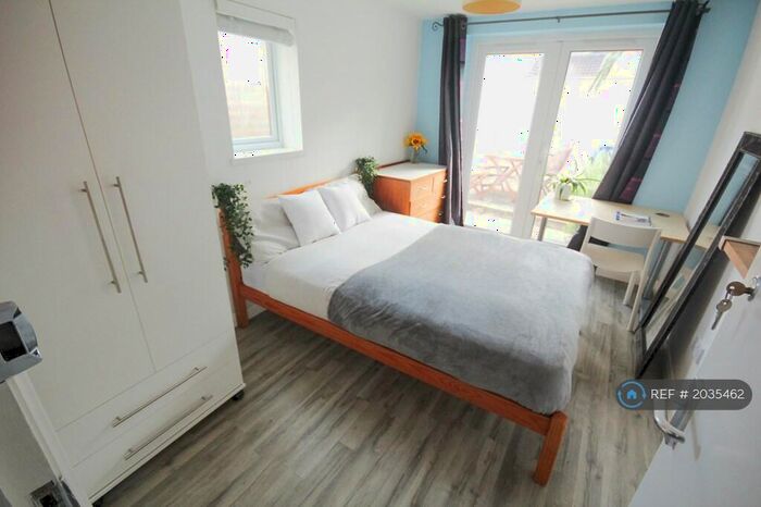 5 Bedroom Terraced House To Rent In Telephone Road, Southsea, PO4