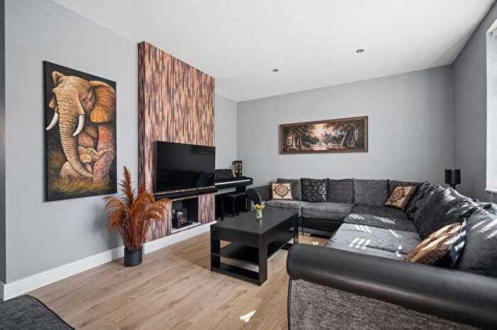 2 Bedroom End Terrace House For Sale In Embleton Road, South Oxhey, WD19