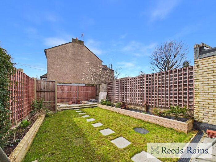 5 Bedroom Terraced House To Rent In Daisy Road, London, E18