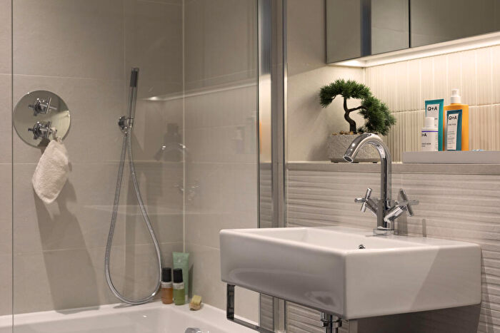 3 Bedroom Apartment To Rent In Ocean Drive, Edinburgh, EH6