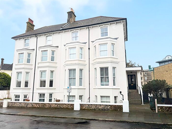 2 Bedroom Flat For Sale In Chiswick Place, Eastbourne, BN21