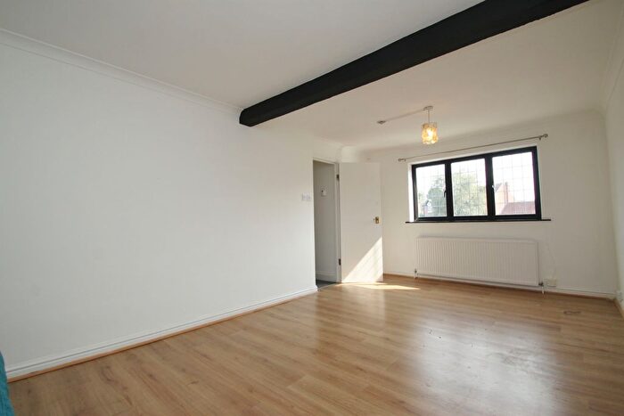 3 Bedroom Flat To Rent In Market Place, Abridge, Romford, RM4
