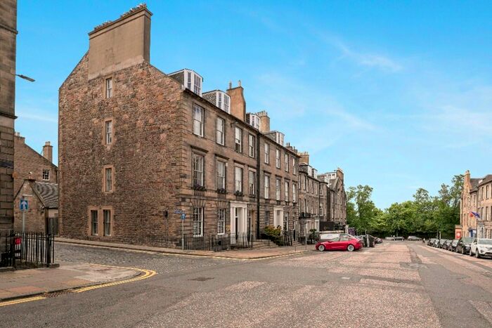 3 Bedroom Flat To Rent In North Castle Street, New Town, Edinburgh, EH2