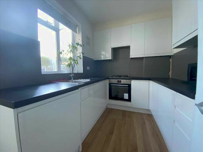 3 Bedroom Flat To Rent In Kenton Lane, Harrow, HA3