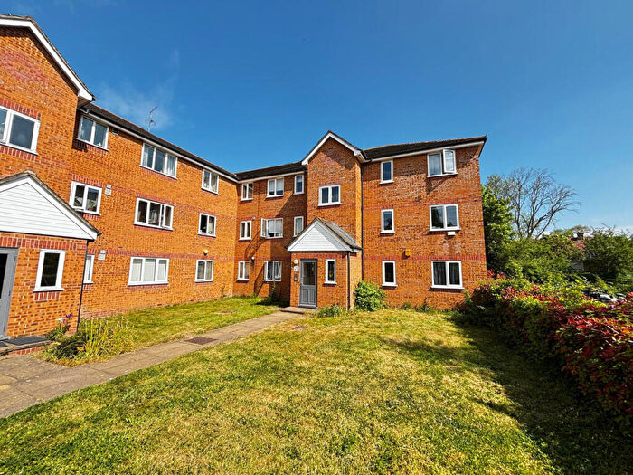 2 Bedroom Flat To Rent In Brindley Close, Perivale, Alperton, HA0