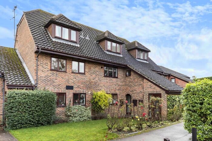 2 Bedroom Maisonette To Rent In Wokingham, Berkshire, RG40