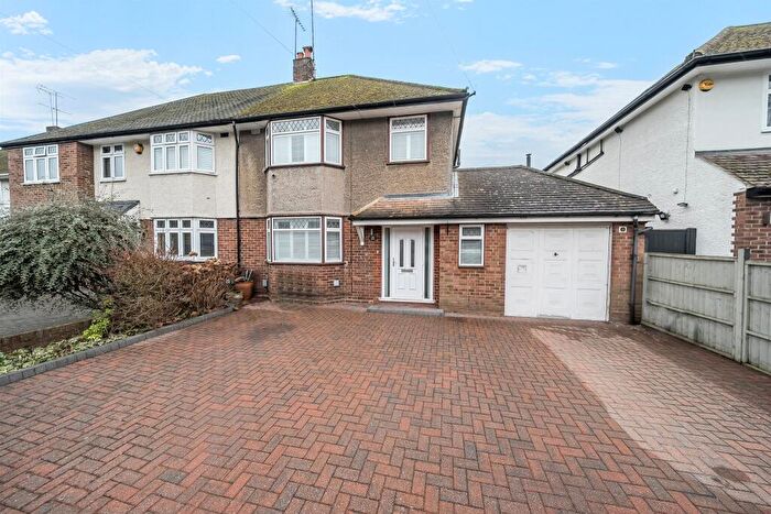 3 Bedroom Semi Detached House For Sale In Beech Road, St. Albans, AL3