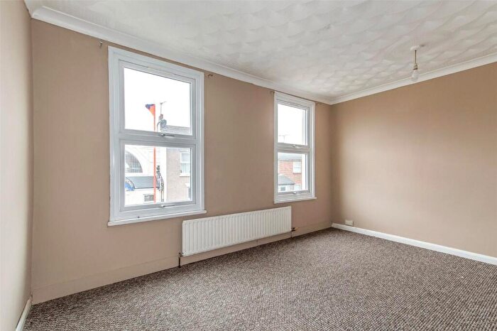 3 Bedroom Terraced House For Sale In Brandon Street, Gravesend, DA11
