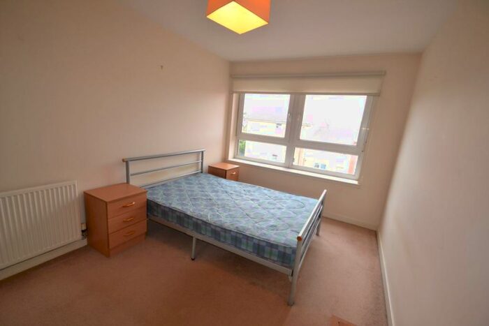 2 Bedroom Flat To Rent In Whitehill Place, G31