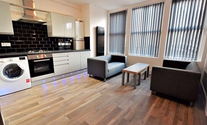 3 Bedroom Flat To Rent In Hill Top Street, Hyde Park, Leeds, LS6