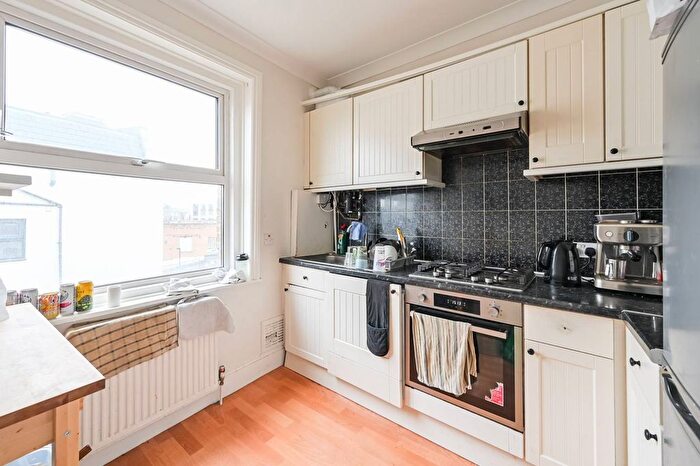 4 Bedroom Flat To Rent In The Oval, Bethnal Green, London, E2