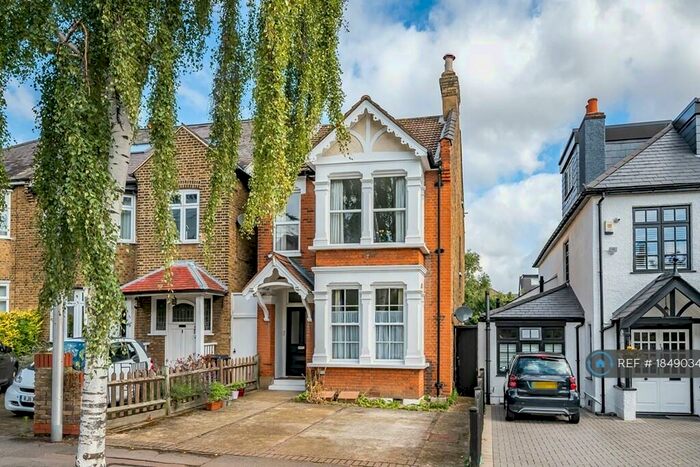 2 Bedroom Flat To Rent In Grove Hill, London, E18