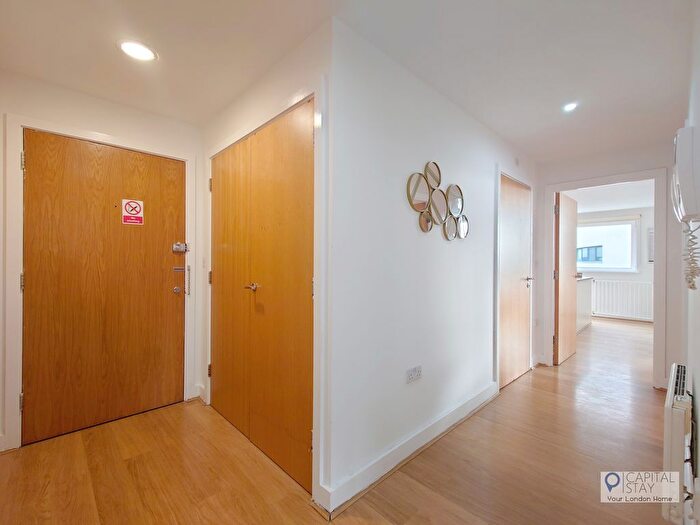 2 Bedroom Flat To Rent In Basin Approach, London, E16