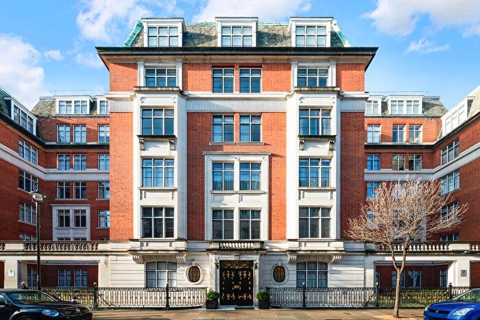 1 Bedroom Flat For Sale In Hallam Street, London, W1W