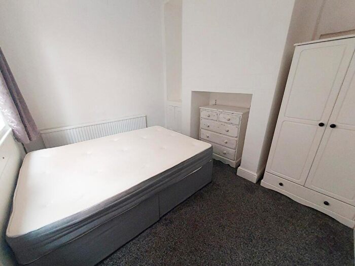 1 Bedroom Flat To Rent In Foxhall Road, Nottingham, NG7