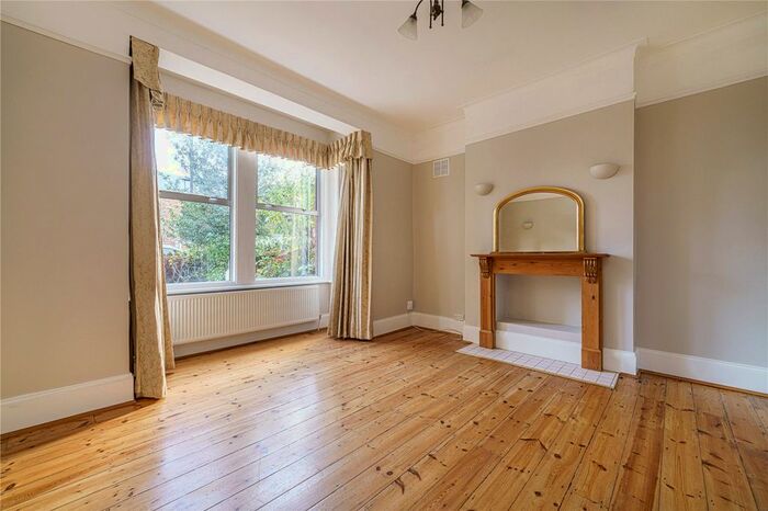 3 Bedroom Flat To Rent In Lordship Lane, East Dulwich, London, SE22