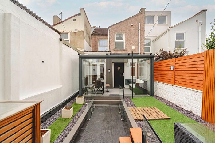 1 Bedroom Flat For Sale In Summer Street, Southville, Bristol, BS3